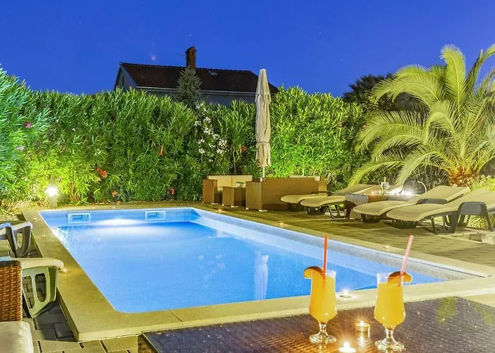 In Pula With Swimming Pool 빌라 *