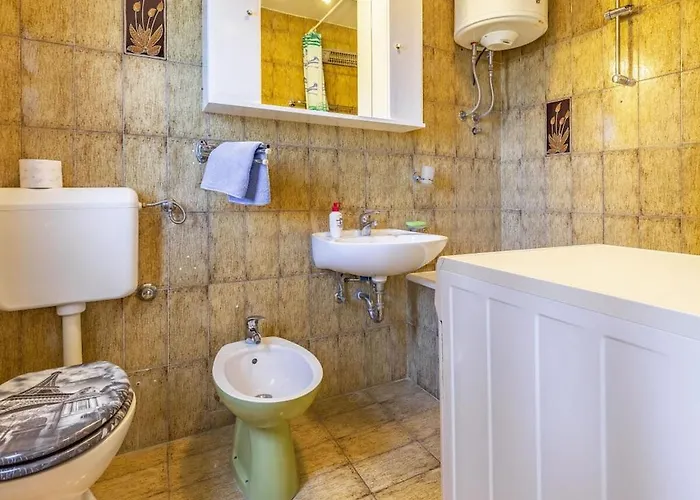 빌라 In Pula With Swimming Pool *