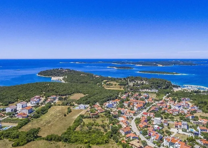 In Pula With Swimming Pool 빌라 풀라