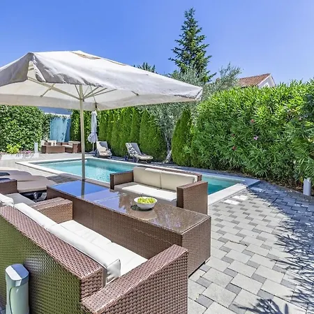 In With Swimming Pool Villa