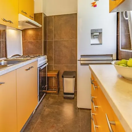 Villa In With Swimming Pool Pula